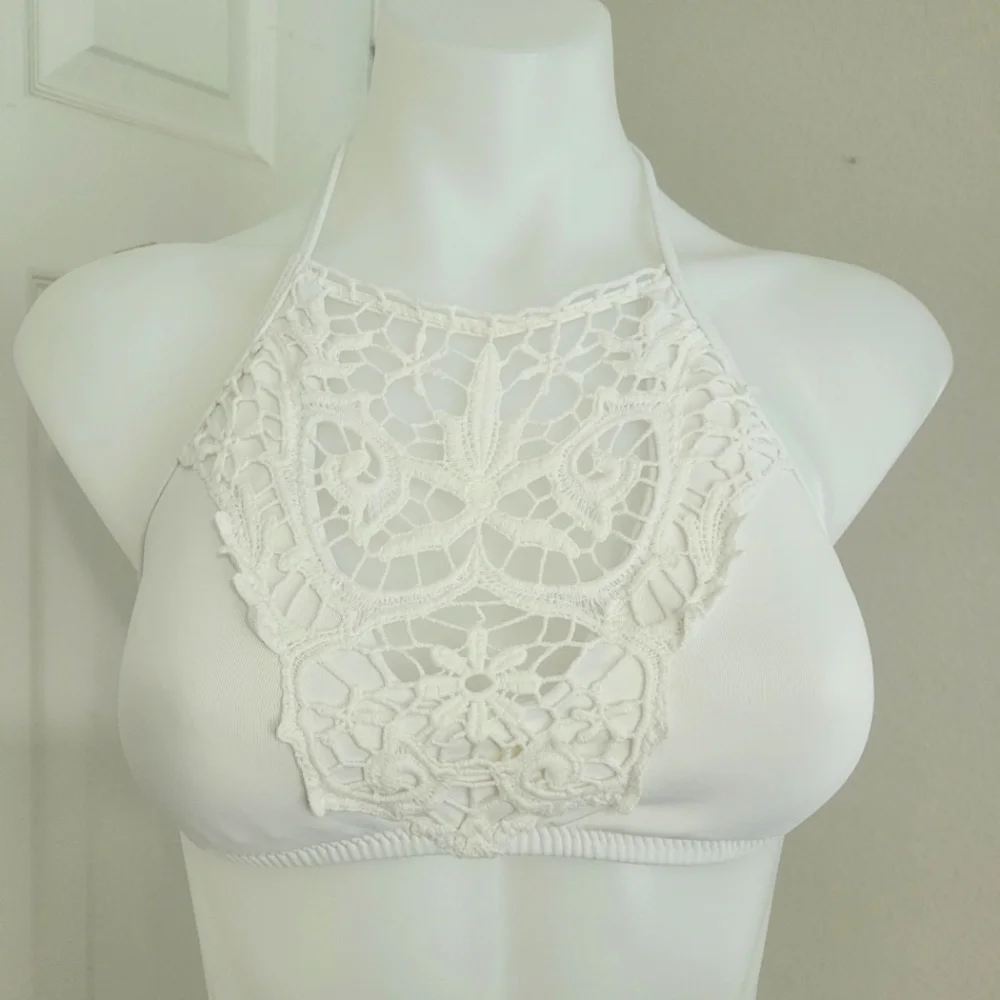 BECCA High Neck Crochet Floral Lace Bikini Top L EUC White Halter - Picture 1 of 10